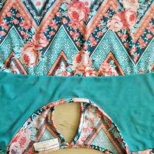 Scoop neck dress shirt